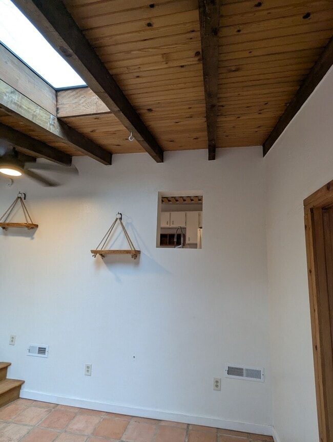 Building Photo - 455 NE Clay Ave