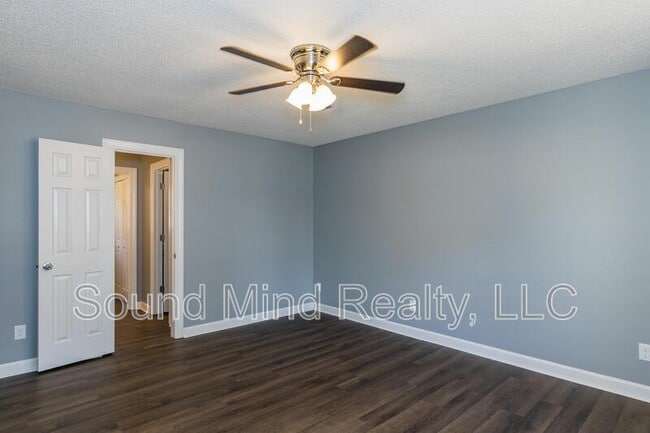 Building Photo - 2145 Tanglewood Rd