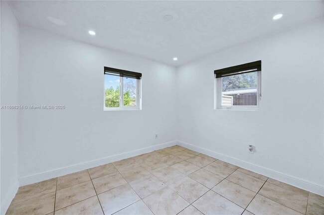 Building Photo - 3230 NW 171st Ter # House MIAMI GARDENS, F...