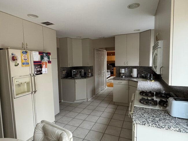 Building Photo - 5 Glenn Dr