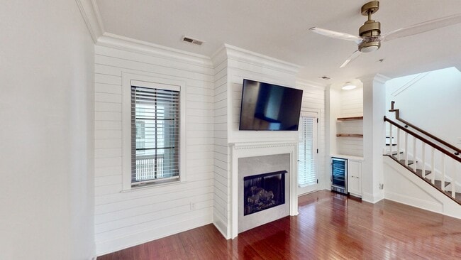 Building Photo - 1328 Ordermore Ave