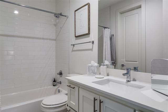 Building Photo - 5703 Lindell Ave