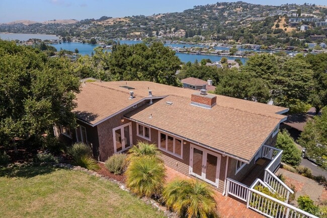 Building Photo - 125 Bayview Ave