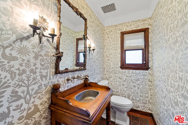 Building Photo - 1039 Hi Point St