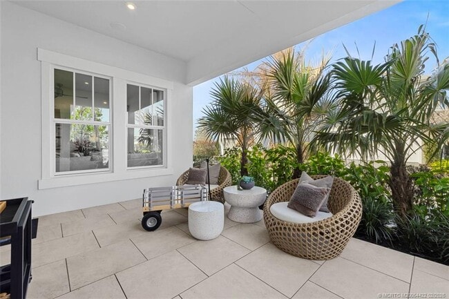 Building Photo - 823 SW Pr Ave