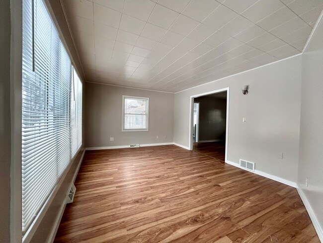 Building Photo - Spacious Three Bedroom Home in Muskegon