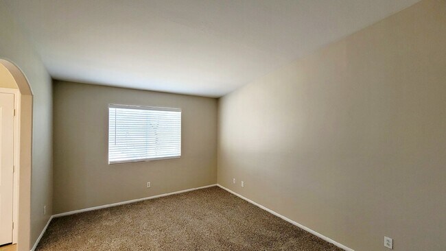 Building Photo - 319 Mulberry Glen Dr