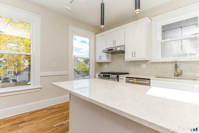 Building Photo - 27 Hubinger St