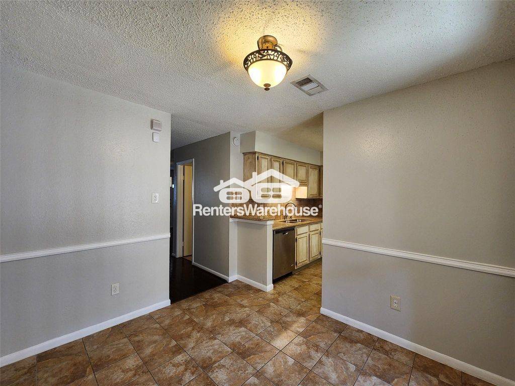 Building Photo - 17742 Kings Park Ln