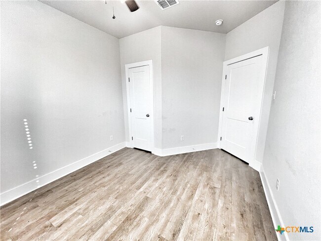 Building Photo - 223 Sapphire Dr