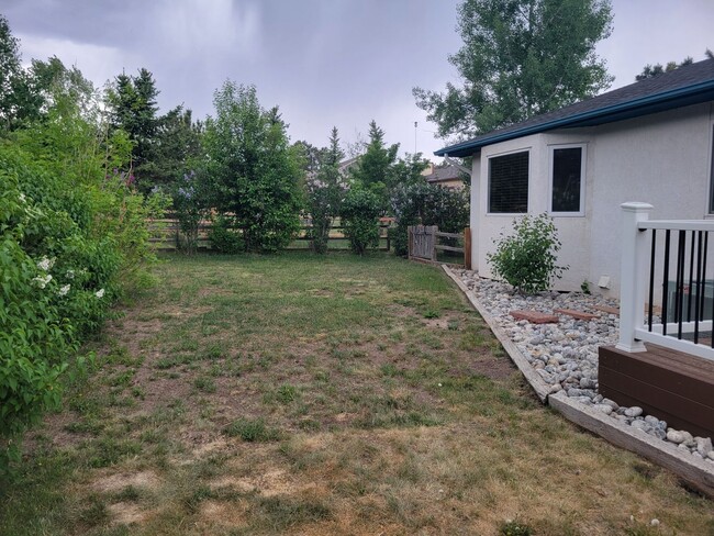 Building Photo - 3 Bed 2 Bath Ranch-Style Home - Available ...