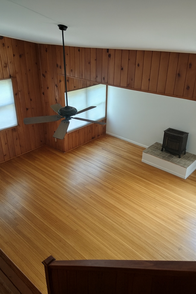 Building Photo - 1065 Mountain View St