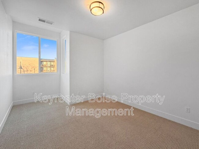 Building Photo - 280 S Filbert Ln