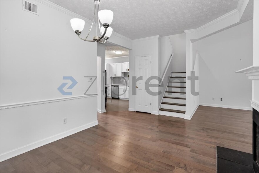 Building Photo - Unit 484