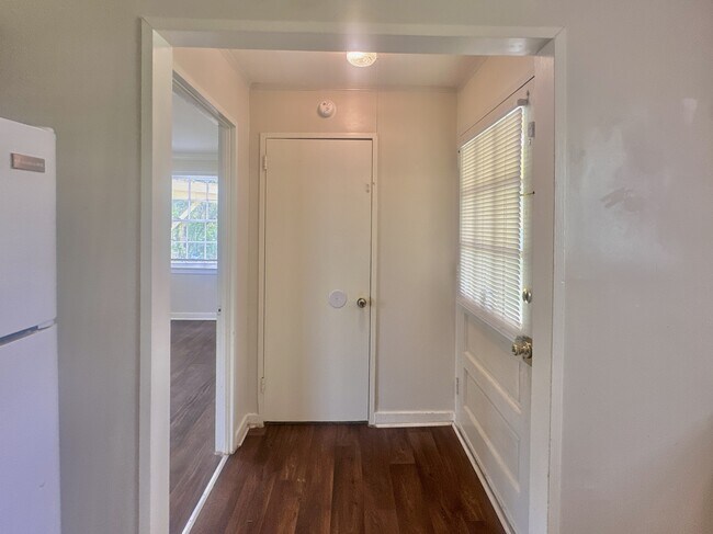 Building Photo - 1604 Garland Pl