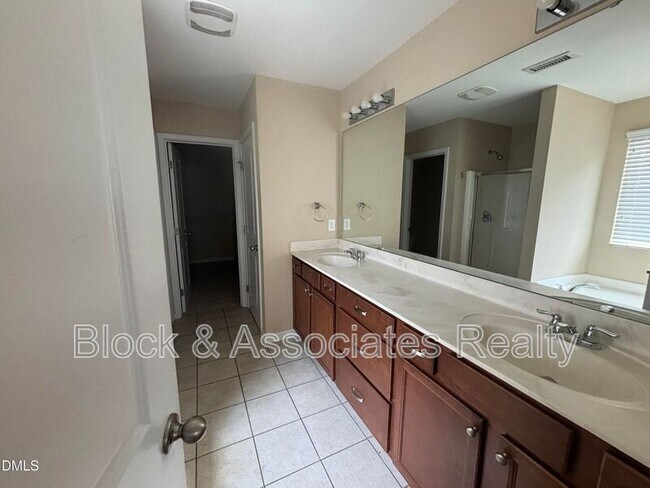 Building Photo - 4 White Spruce Ct