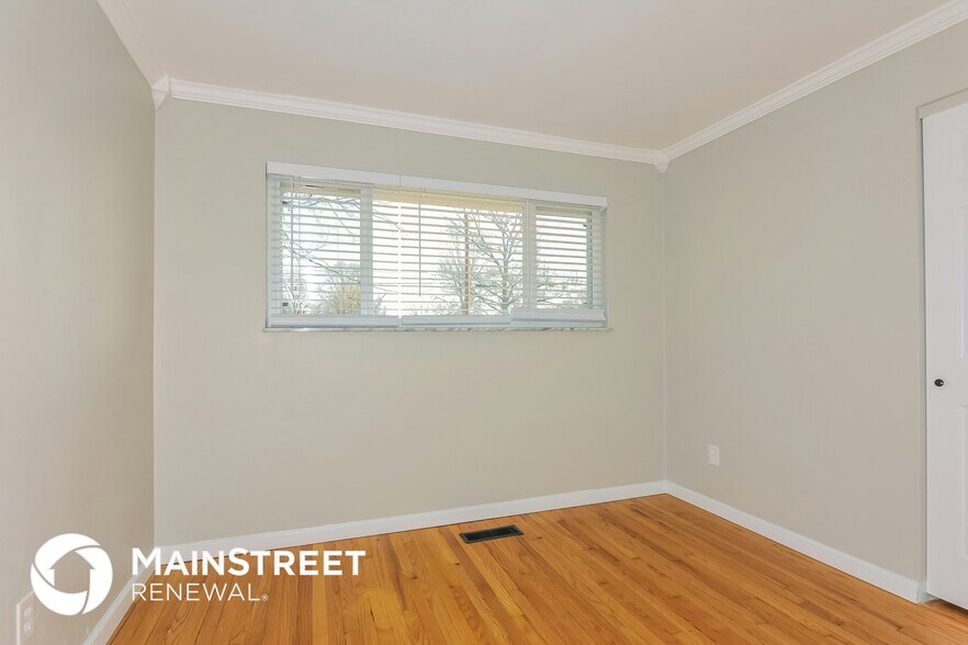 Building Photo - 535 Ryan Dr