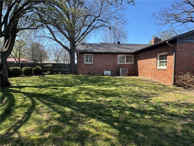 Building Photo - 1505 S Mt Olive St