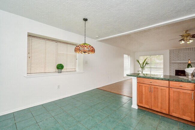 Building Photo - 3315 Honey Creek Dr
