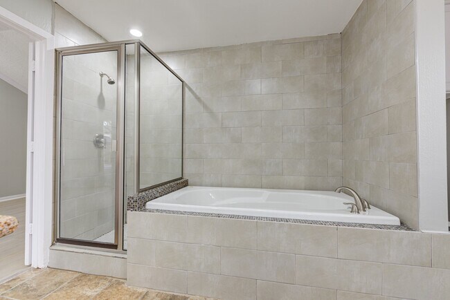 Building Photo - 15118 Chaseridge Dr