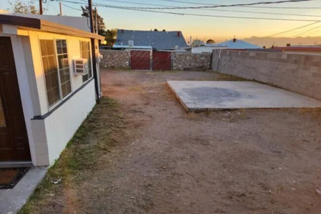 Building Photo - 1 BEDROOM 1 BATHROOM HOME IN CENTRAL EL PASO