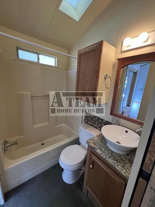 Building Photo - Cozy 1 Bedroom 1 Bath Home with Big Yard!