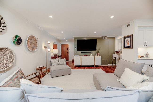 Building Photo - 8828 Pershing Dr