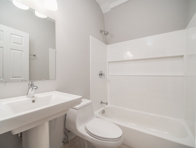 Building Photo - 7 Lowell St