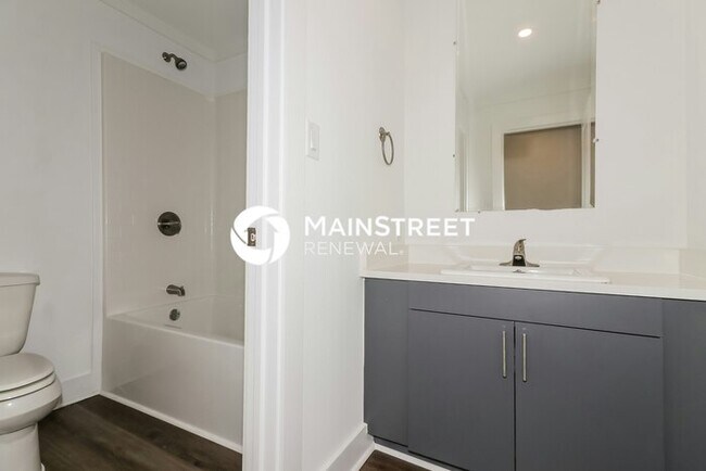 Building Photo - 3 Bedroom Pet-Friendly Home in Houston, TX with Main Street Renewal