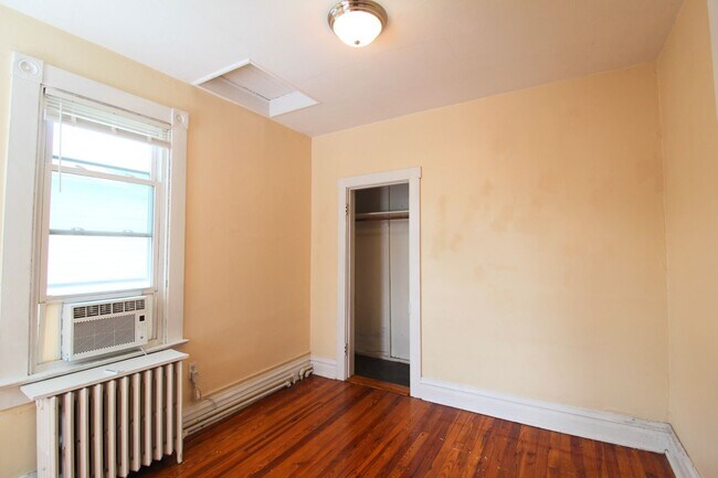 Building Photo - 609 Collicello St