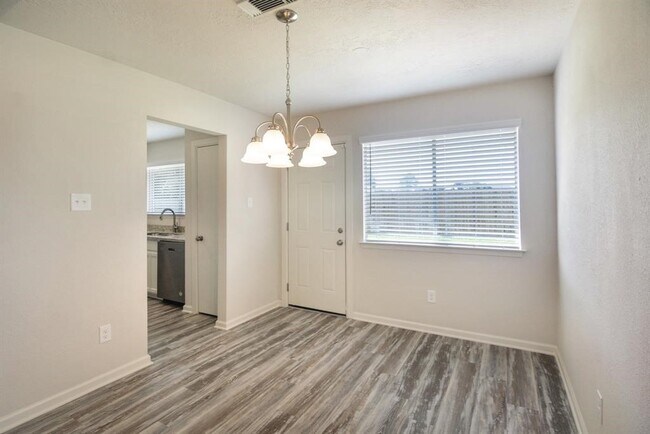 Building Photo - 4615 Roserock Ln