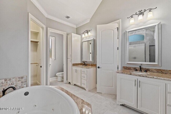 Building Photo - 216 Croft Row