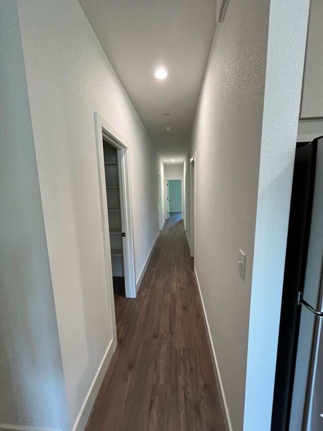 Building Photo - Newly built homes with City of Redding solar!
