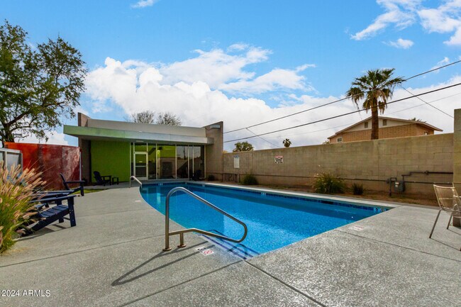 Building Photo - 1111 W University Dr