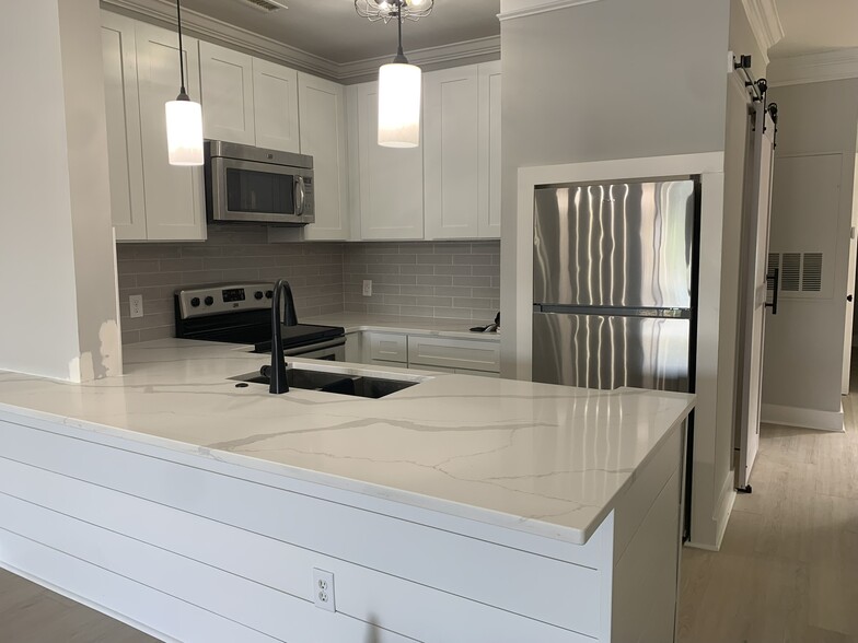Building Photo - 18769 Vineyard Point Ln