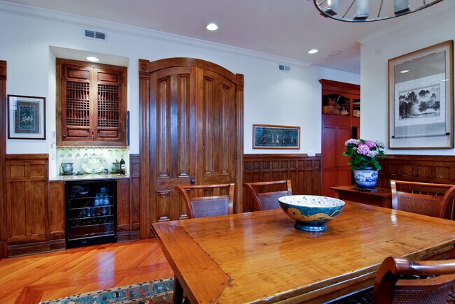 Building Photo - 622 W Briar Pl