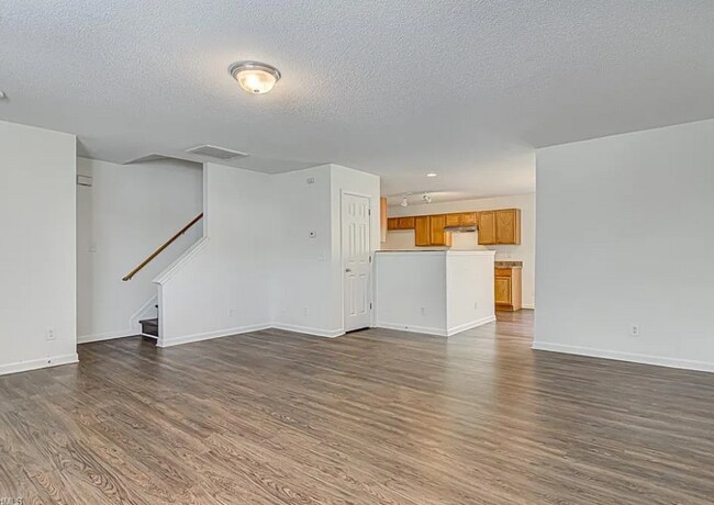 Building Photo - 2819 Green Crest Ct