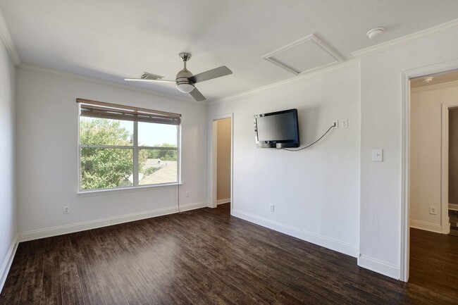 Building Photo - 3 Bedroom/2.5 Bathroom Edgewick Condo for ...