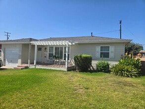 Building Photo - 10908 Winchell St