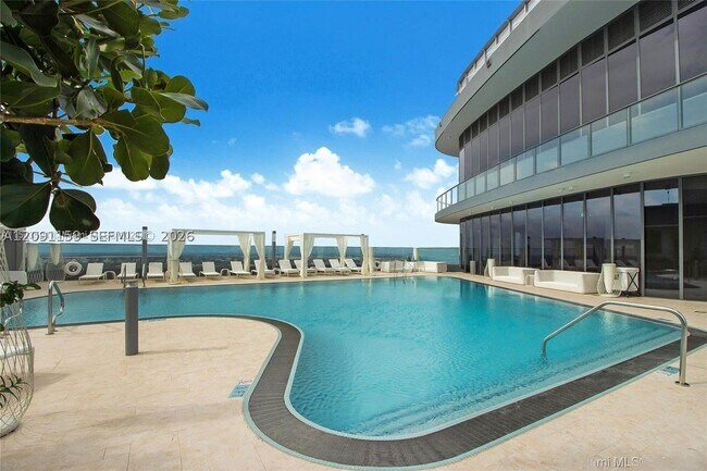 Building Photo - 1000 Brickell Plaza