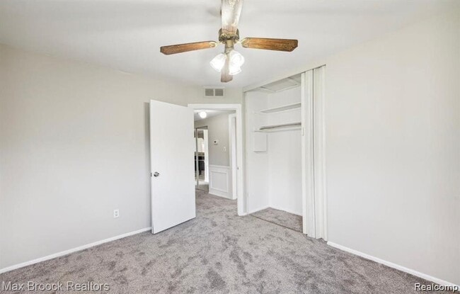 Building Photo - 40960 W 10 Mile Rd