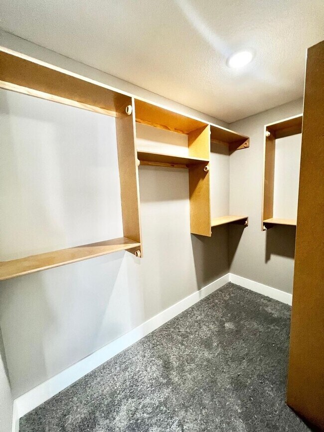Building Photo - 2267 S Chateau Ct