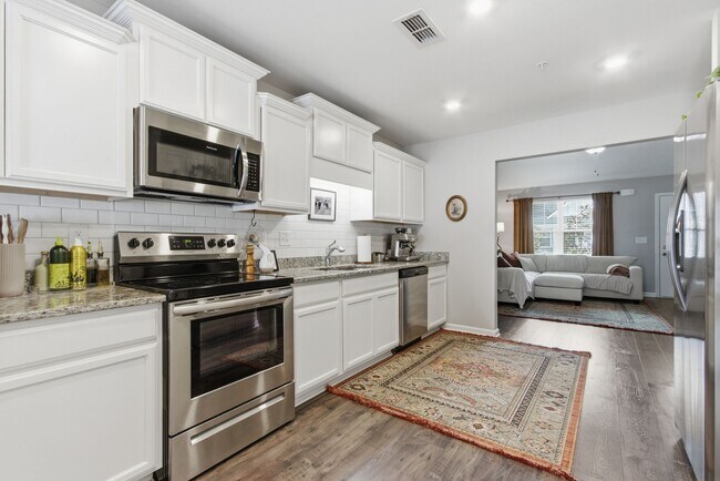 Building Photo - 220 Ruth Wy