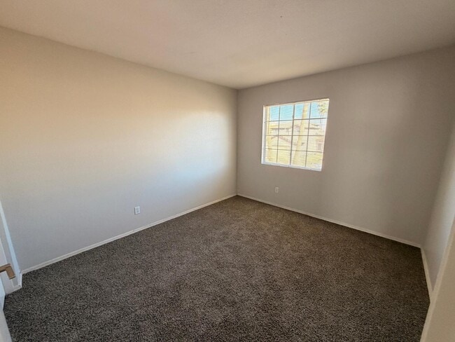 Building Photo - 7611 W Cinnabar Ave