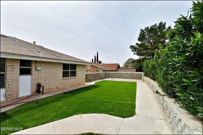 Building Photo - 853 Nita Fay Dr