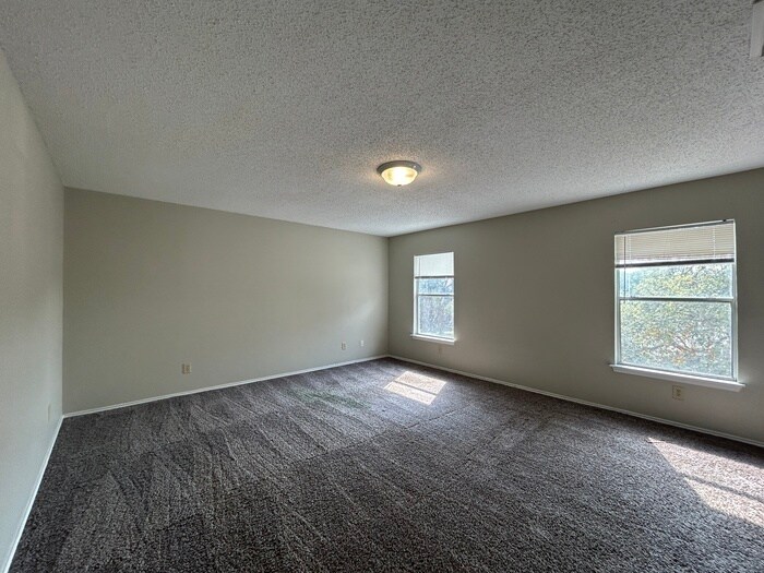 Building Photo - 407 Bluegrass Creek