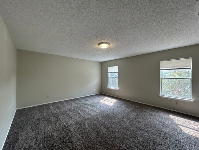 Building Photo - 407 Bluegrass Creek