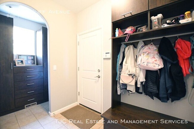 Building Photo - Solterra Home for Rent!