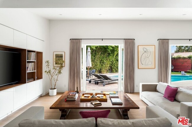 Building Photo - 160 Beloit Ave