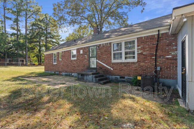 Building Photo - 5026 Loch Lomond Rd